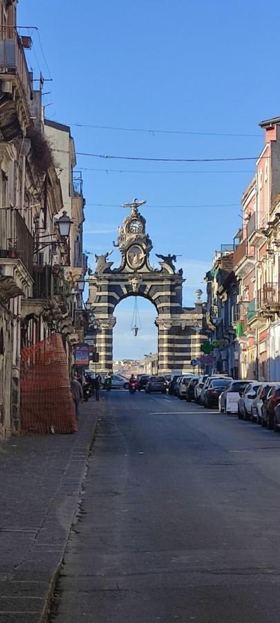 Home City Town Катания Екстериор снимка